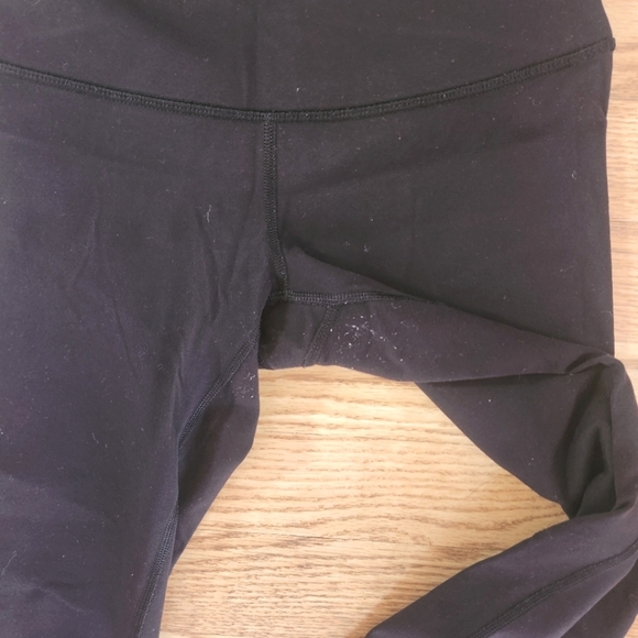 GUC Lululemon Black Capri Leggings, Size 6 - Picture 3 of 6